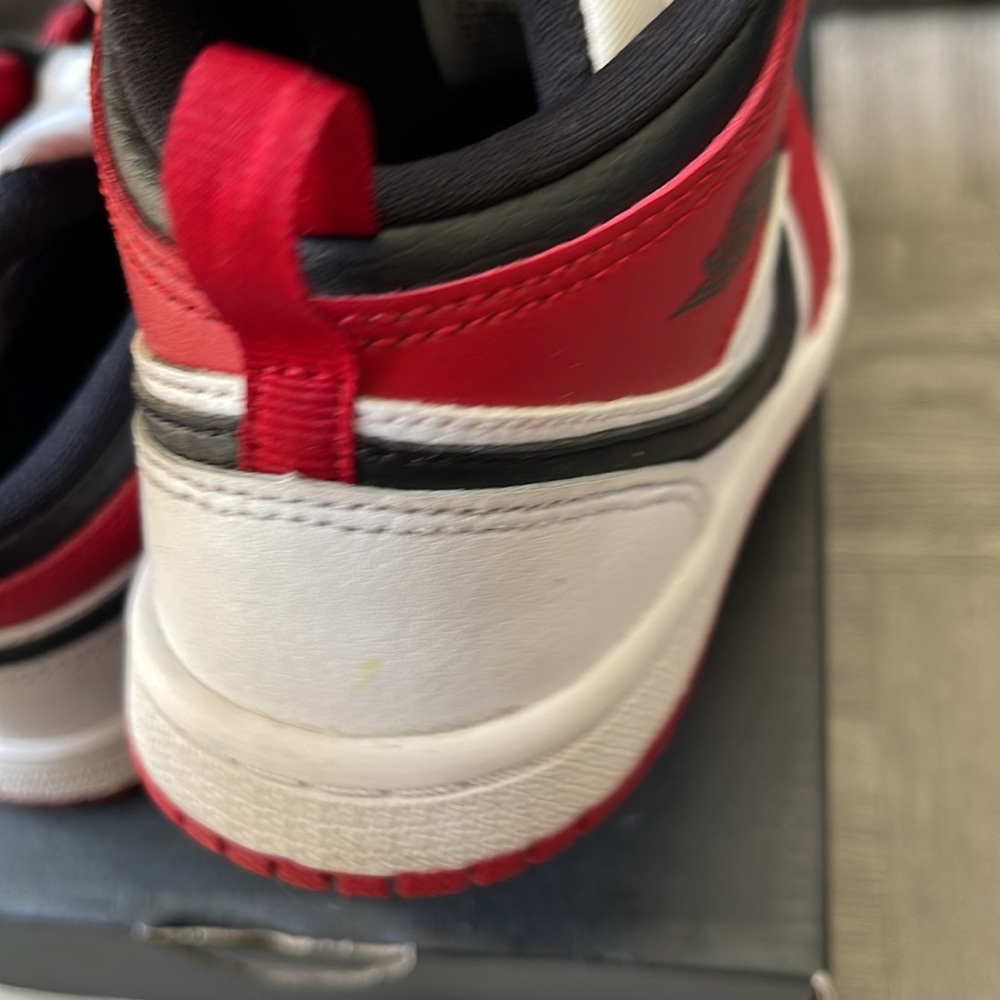 Jordan 1 Mid - Picture 4 of 6